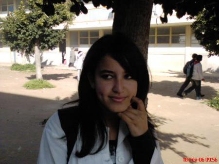 la cé mon autre soeur aicha elle é oci cool et belle mé elle merveeeeeeeeeeee dé foi